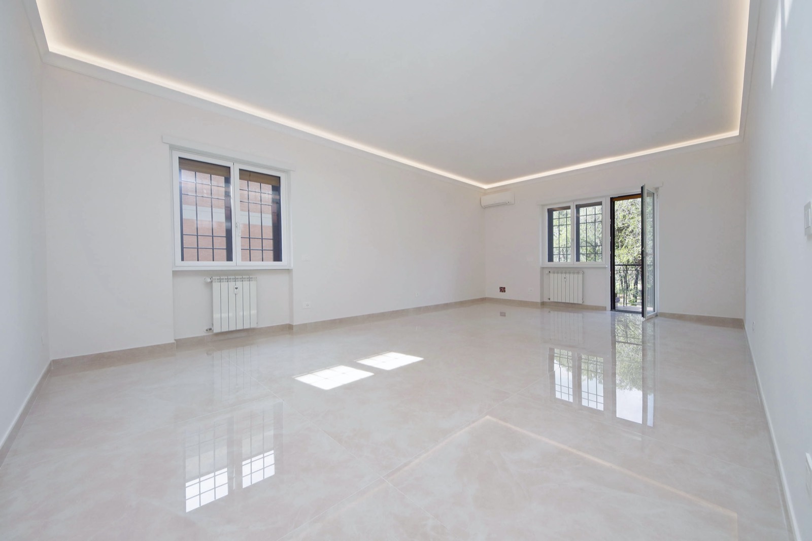 Salone appartamento Roma 150mq dopo ristrutturazione gestita da Casa Delegata