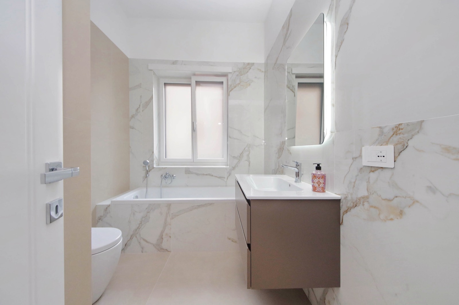 Secondo bagno con vasca appartamento Roma 150mq dopo ristrutturazione